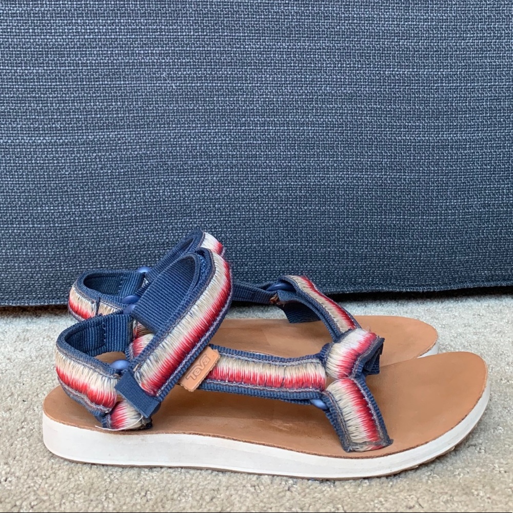 Teva universal sandals size 6